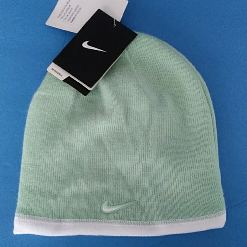 BRAND NEW NIKE YOUTH ACTIVE BEANIE